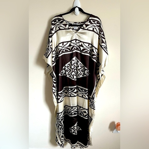 Winlar Dresses & Skirts - VTG Winlar Silky Art-To-Wear Brown/Cream Pancho Lagenlook Patterned Kaftan OS